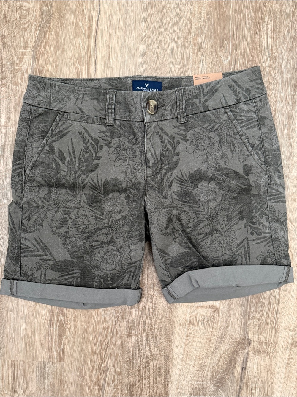 American Eagle Outfitters Olive Green Floral-Print Roll Cuff Shorts, Size 2